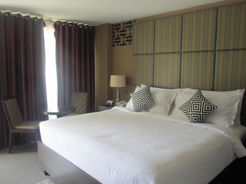The Theodore Hotel Tagaytay City Bagian luar foto