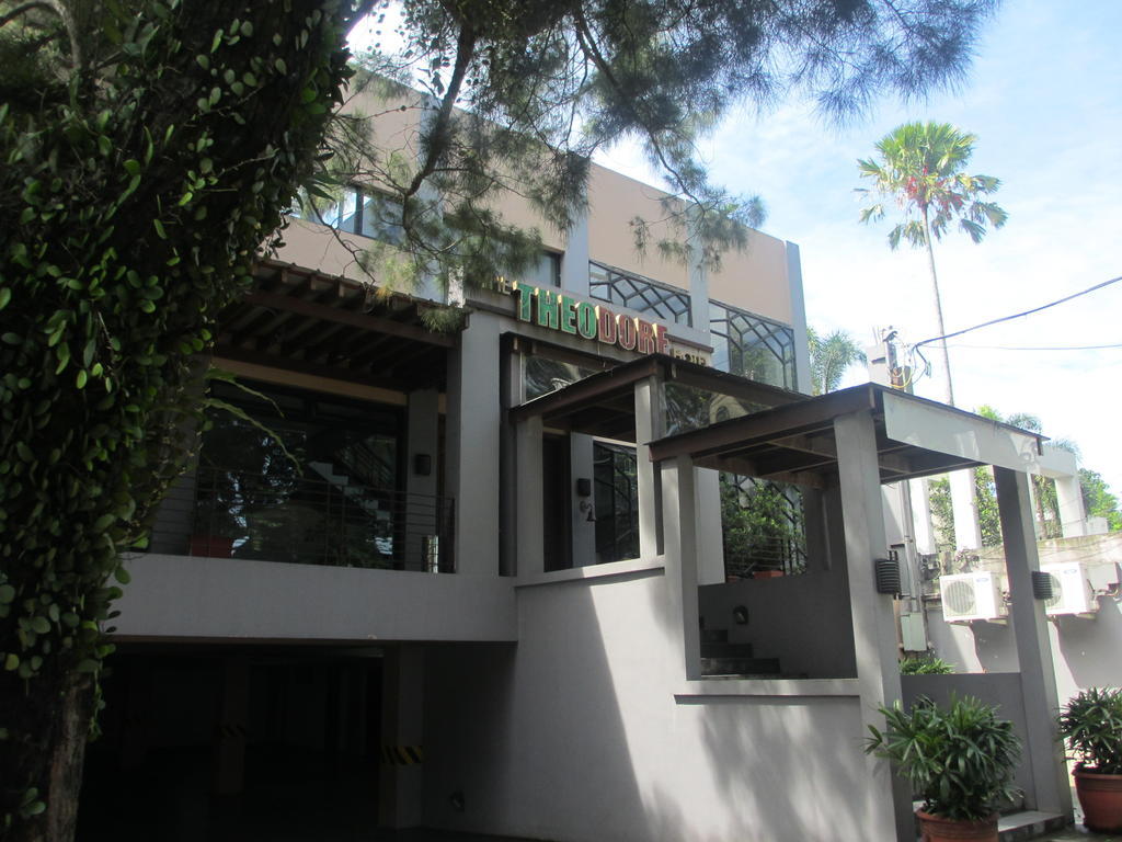 The Theodore Hotel Tagaytay City Bagian luar foto