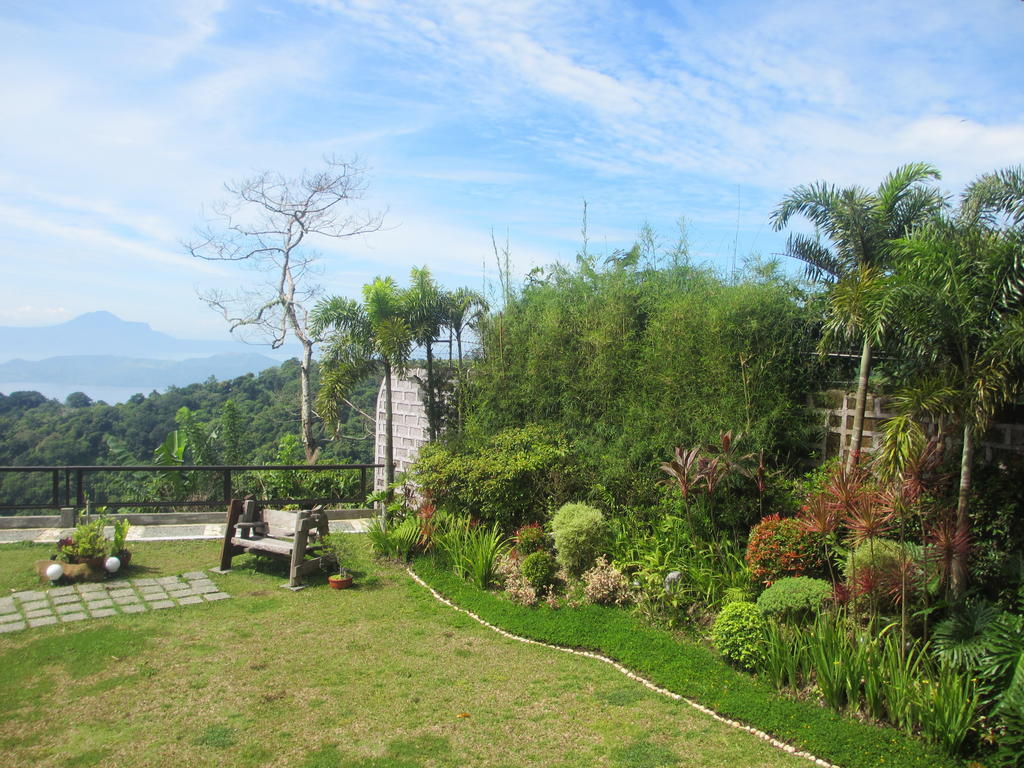 The Theodore Hotel Tagaytay City Bagian luar foto