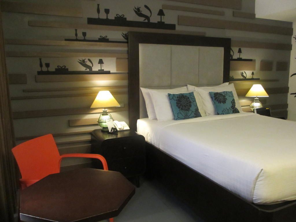The Theodore Hotel Tagaytay City Bagian luar foto