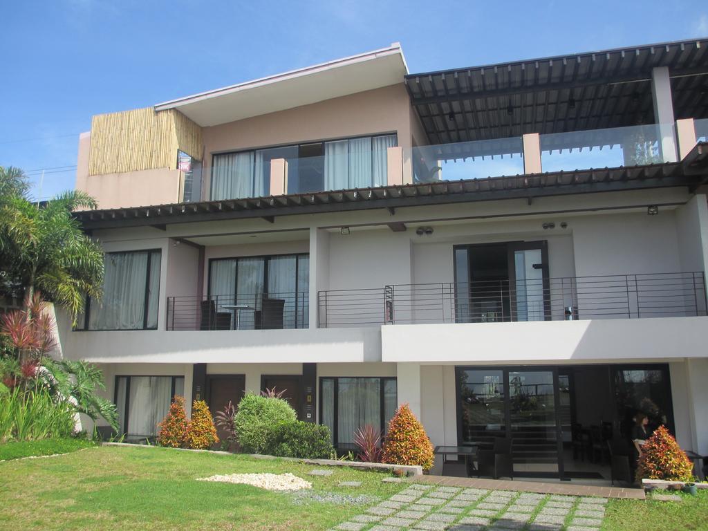 The Theodore Hotel Tagaytay City Bagian luar foto