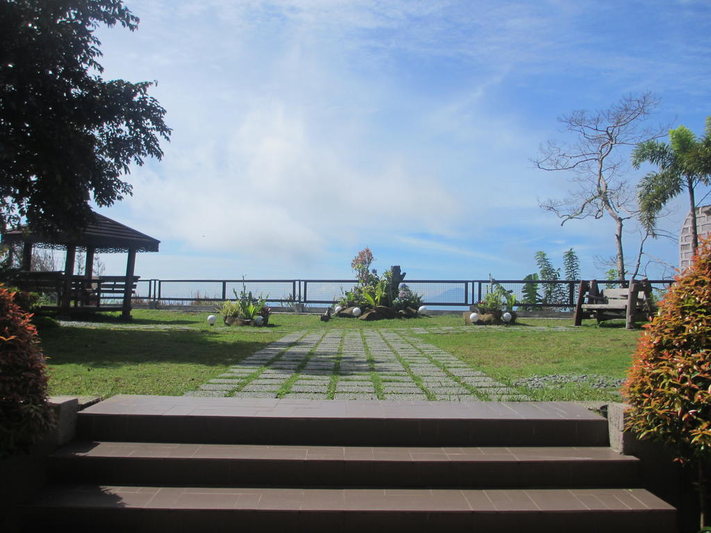 The Theodore Hotel Tagaytay City Bagian luar foto