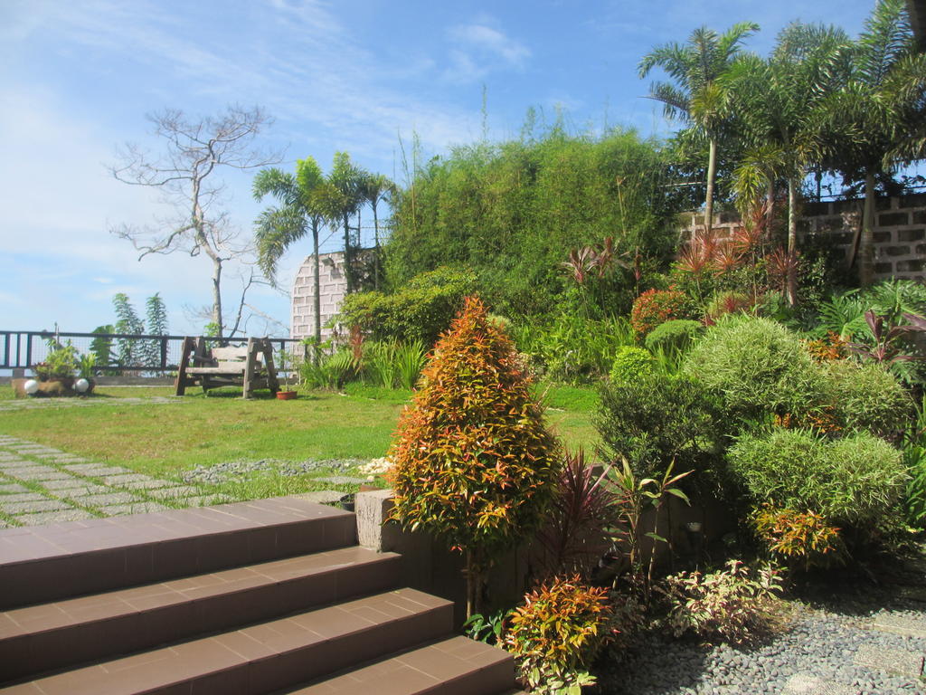 The Theodore Hotel Tagaytay City Bagian luar foto