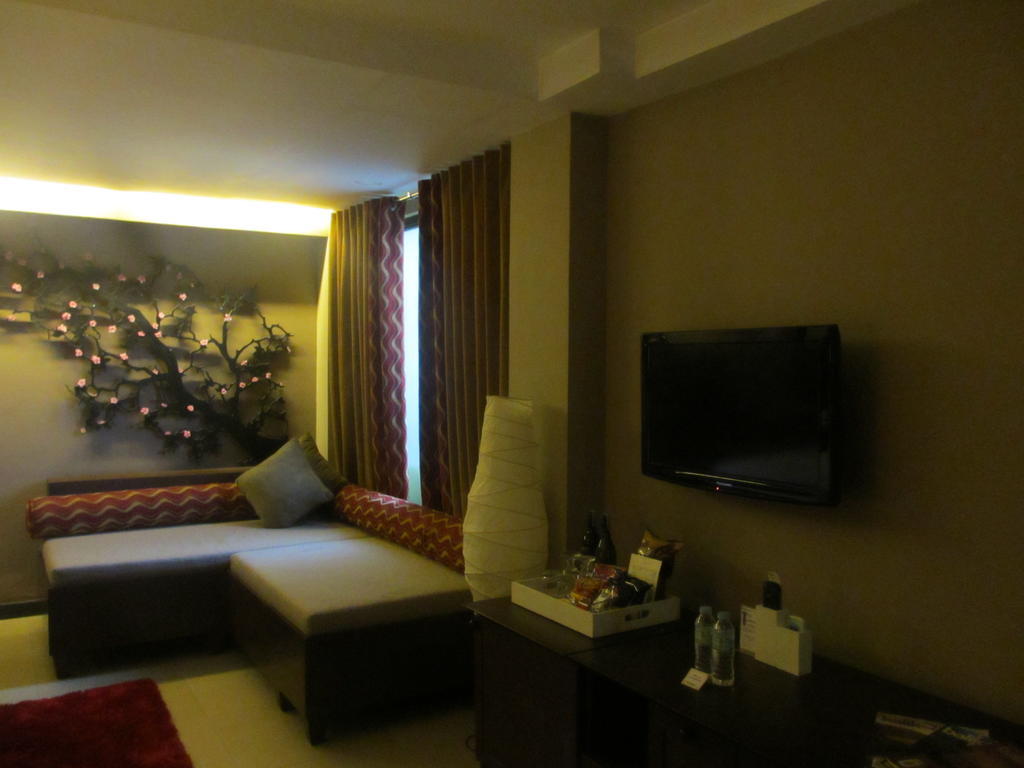 The Theodore Hotel Tagaytay City Bagian luar foto
