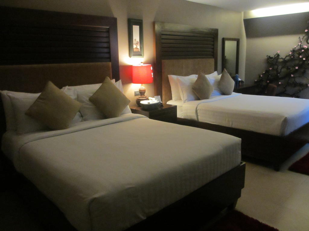 The Theodore Hotel Tagaytay City Bagian luar foto