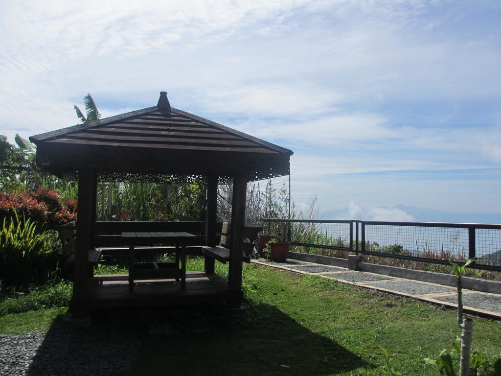 The Theodore Hotel Tagaytay City Bagian luar foto