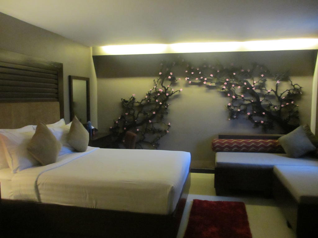 The Theodore Hotel Tagaytay City Bagian luar foto