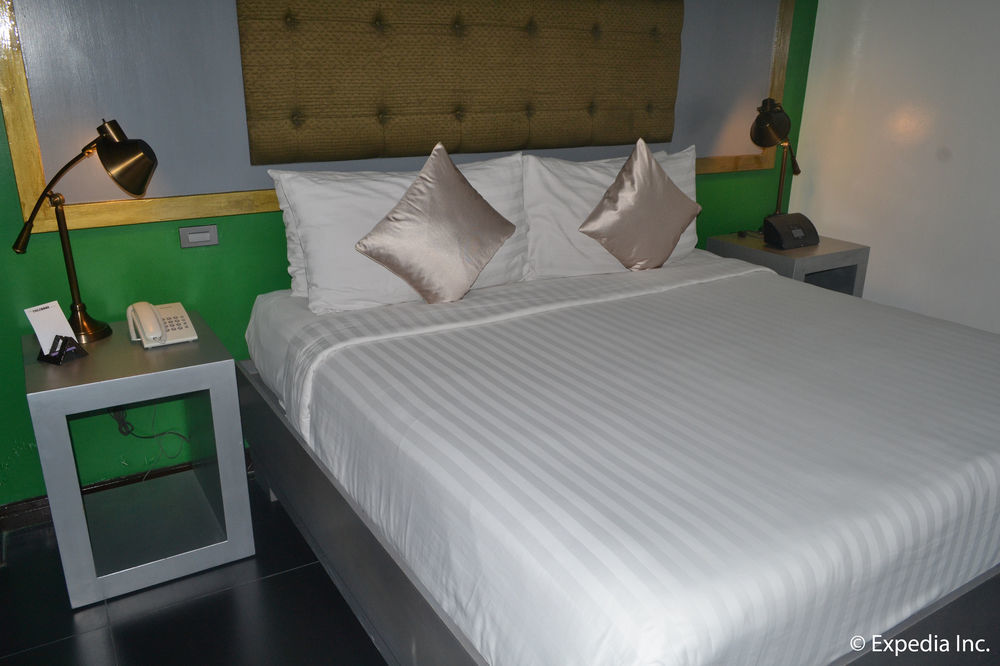 The Theodore Hotel Tagaytay City Bagian luar foto