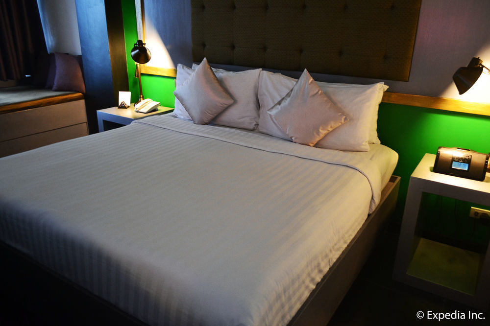 The Theodore Hotel Tagaytay City Bagian luar foto