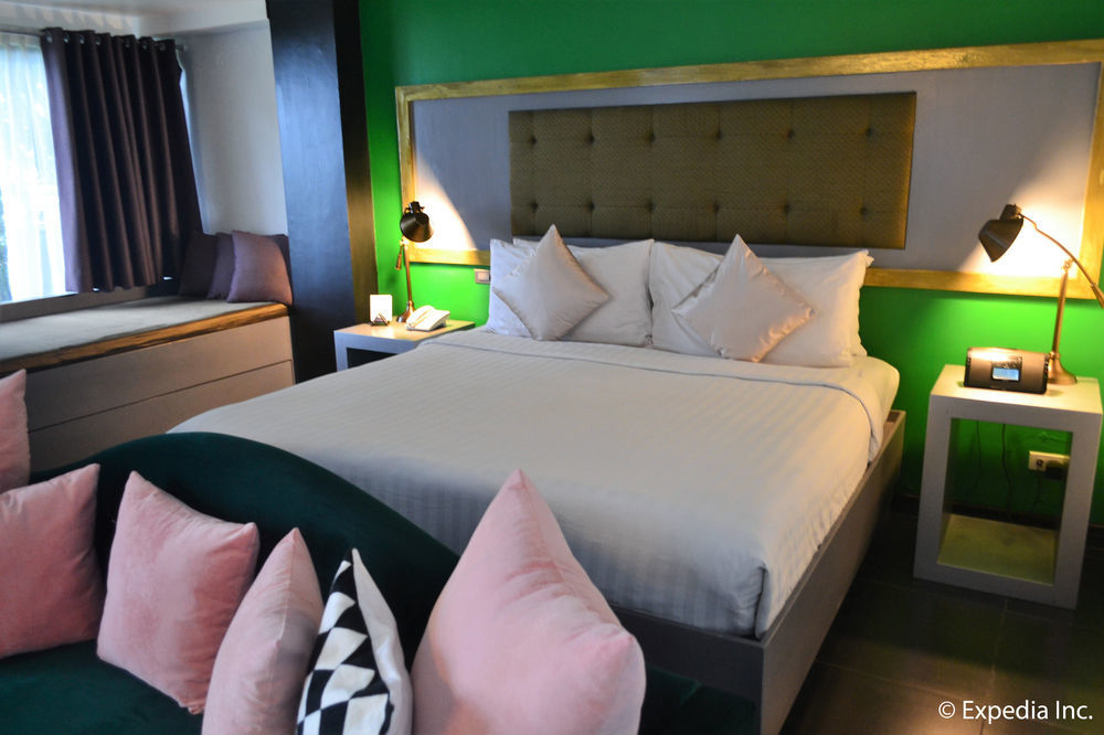 The Theodore Hotel Tagaytay City Bagian luar foto
